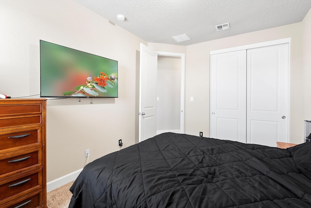 2659 Vista Manzano Loop NE, Rio Rancho, NM 87144 - bedroom with a closet, carpet flooring, baseboards, and a textured ceiling