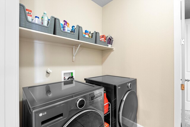 2659 Vista Manzano Loop NE, Rio Rancho, NM 87144 - washroom featuring washer and clothes dryer and pet washing area
