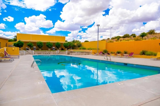 2659 Vista Manzano Loop NE, Rio Rancho, NM 87144 - community pool with a patio area