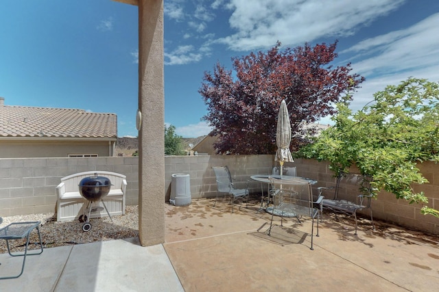 6500 Moon Shadows Dr NW, Albuquerque, NM 87120 - fenced backyard with a patio area