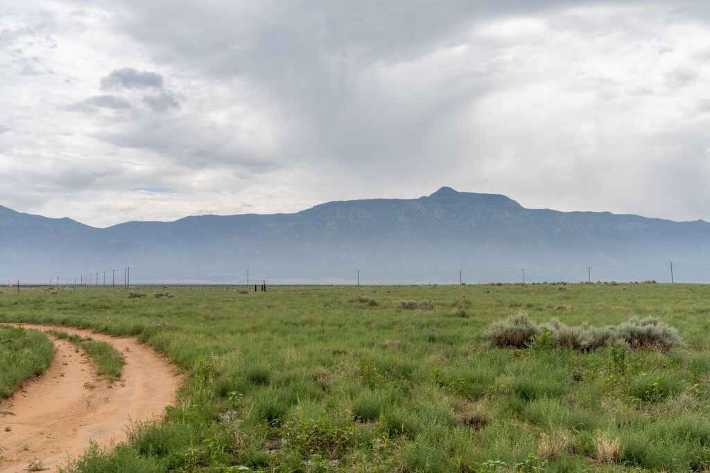 830 Meadow Lake Rd, Meadow Lake, NM 87031