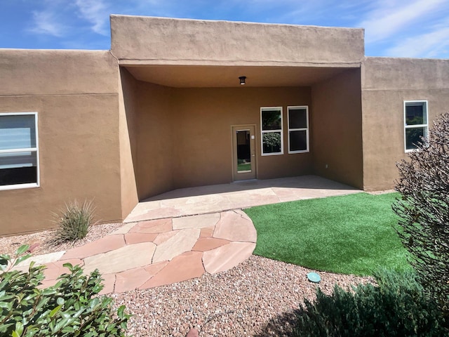 1713 Caramesa Dr SE, Rio Rancho, NM 87124 - entrance to property featuring stucco siding and a patio