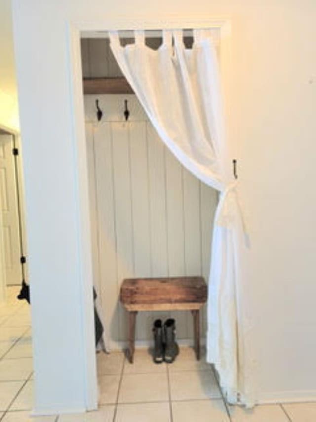 4235 Pumice Dr NE, Rio Rancho, NM 87124 - mudroom featuring light tile patterned flooring
