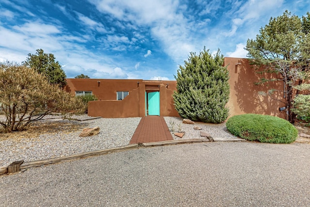 1704 Quail Run Ct NE, Albuquerque, NM 87122 - pueblo-style house with stucco siding