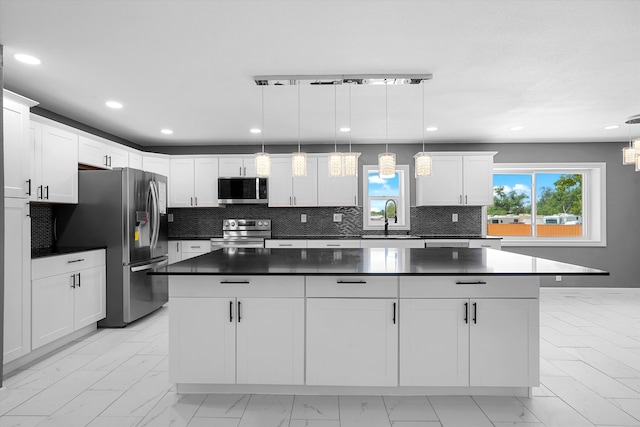 2212 Henry Rd SW, Albuquerque, NM 87105 - kitchen with appliances with stainless steel finishes, a sink, dark countertops, decorative backsplash, and a center island