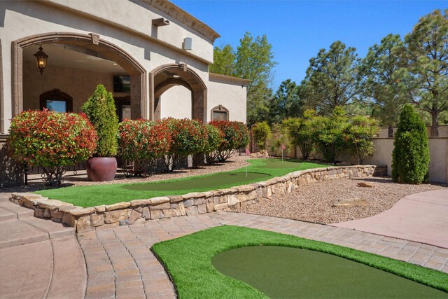 9301 Black Farm Ln NW, Albuquerque, NM 87114 - view of yard featuring a putting green and a patio area