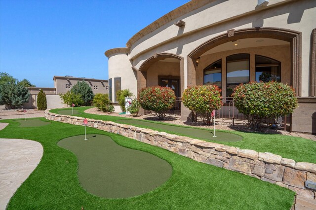 9301 Black Farm Ln NW, Albuquerque, NM 87114 - view of yard featuring a putting area