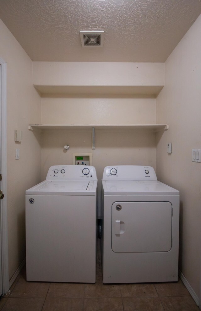 5112 W Lea Dr SW, Albuquerque, NM 87105 - laundry room featuring washer and clothes dryer, tile patterned floors, a textured ceiling, and baseboards