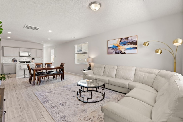 684 Turmalina Dr SE, Rio Rancho, NM 87124 - living area with a textured ceiling, recessed lighting, and baseboards