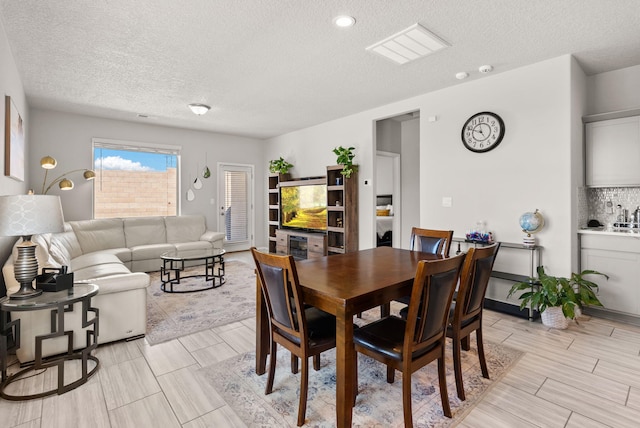 684 Turmalina Dr SE, Rio Rancho, NM 87124 - dining room with a textured ceiling