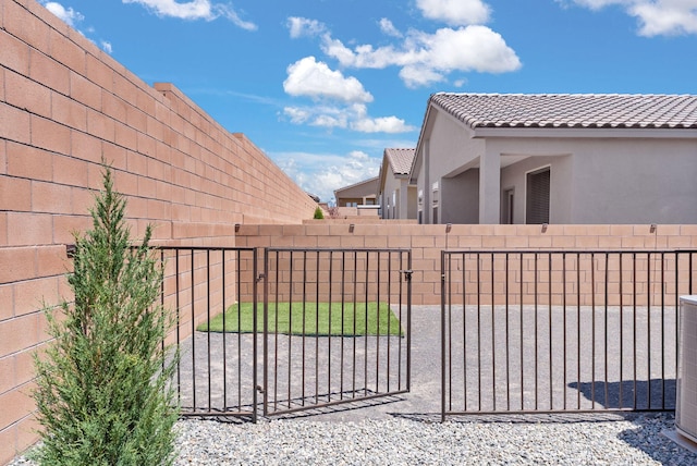 684 Turmalina Dr SE, Rio Rancho, NM 87124 - view of yard with a gate