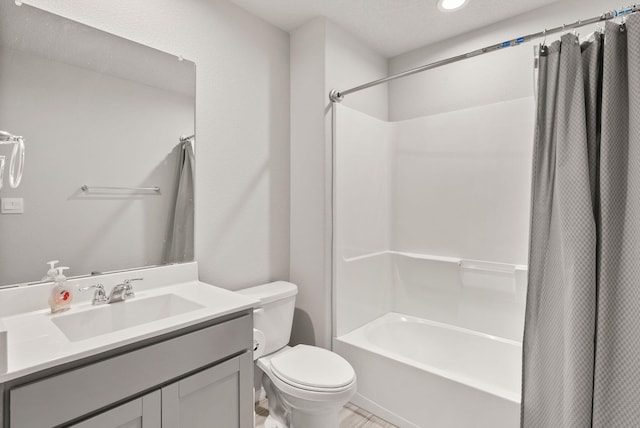 684 Turmalina Dr SE, Rio Rancho, NM 87124 - full bath with shower / bath combo with shower curtain, vanity, toilet, and recessed lighting