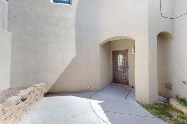 6505 Basket Weaver Ave NW, Albuquerque, NM 87114 - entrance to property featuring stucco siding