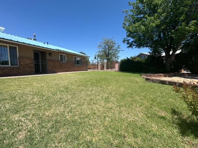 2119 Besler Ln SW, Albuquerque, NM 87105 - view of yard