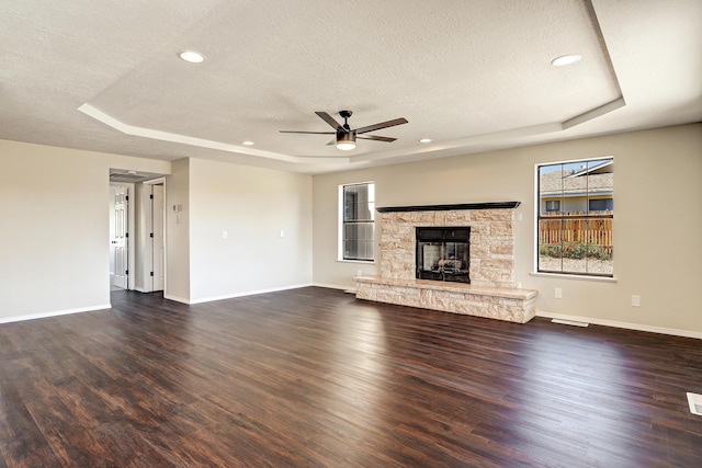 564 Nicklaus Dr SE, Rio Rancho, NM 87124 - unfurnished living room with a tray ceiling, a textured ceiling, a ceiling fan, baseboards, and recessed lighting