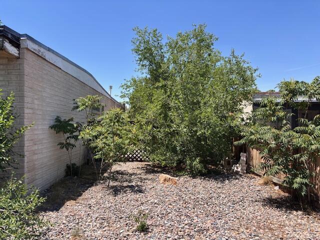 806 Oreja De Oro Dr SE, Rio Rancho, NM 87124 - view of yard