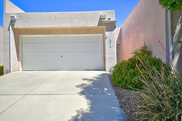 10271 Gutierrez Rd NE, Albuquerque, NM 87111 - garage with driveway