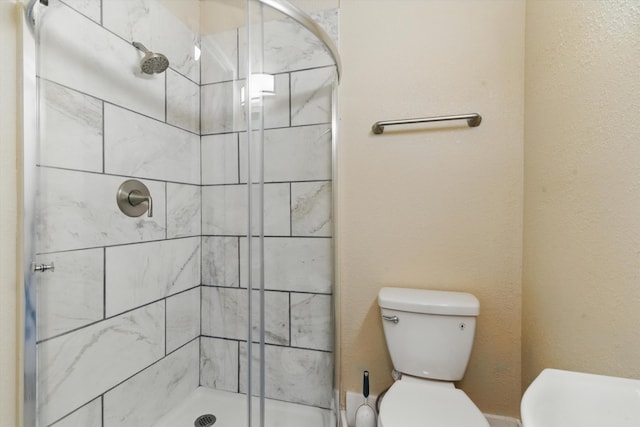 417 8th St NW, Albuquerque, NM 87102 - bathroom with toilet and a shower stall