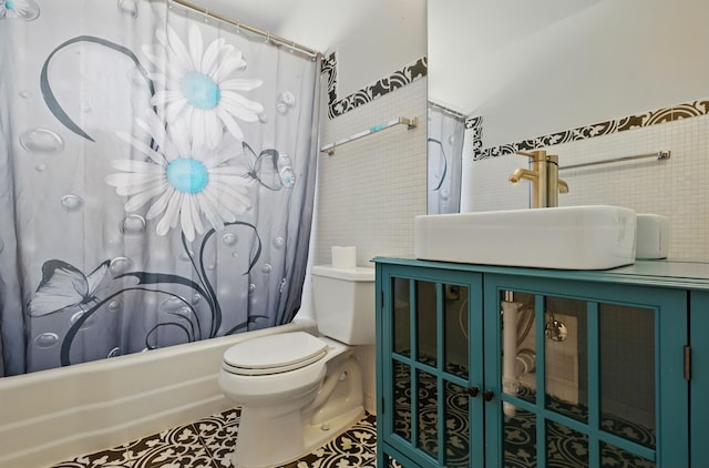 9722 Apache Ave NE, Albuquerque, NM 87112 - bathroom with vanity, tile walls, shower / tub combo with curtain, and tile patterned floors