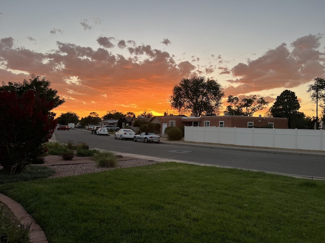 9722 Apache Ave NE, Albuquerque, NM 87112 - view of yard at dusk