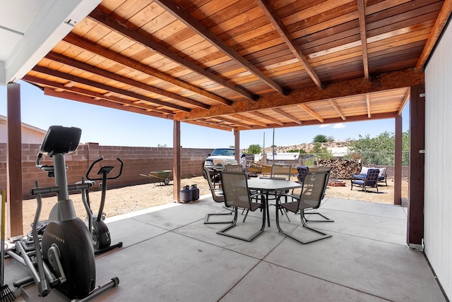 437 7th Ave NE, Rio Rancho, NM 87124 - fenced backyard with outdoor dining area and a patio