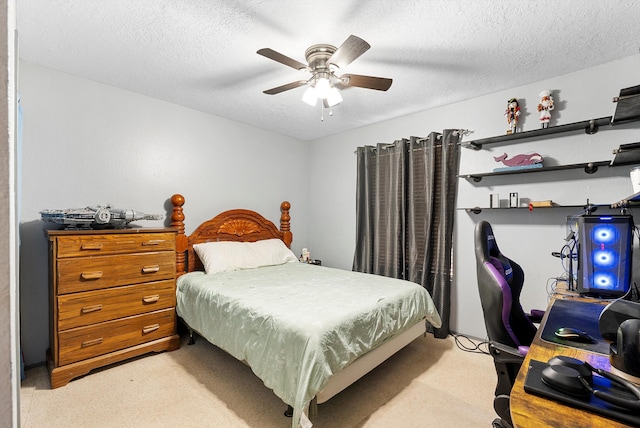437 7th Ave NE, Rio Rancho, NM 87124 - bedroom featuring light colored carpet, a textured ceiling, and ceiling fan