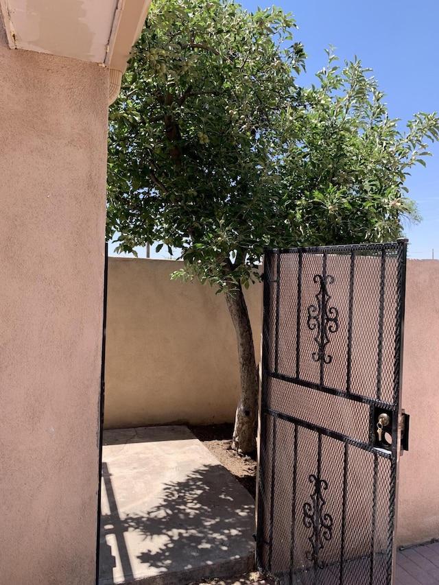 600 Aztec Rd NW, Albuquerque, NM 87107 - view of gate
