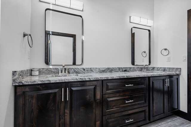 11 Del Cerro Ct, Los Lunas, NM 87031 - bathroom with double vanity
