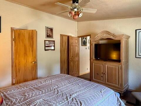 34 Halcon Rd, Ramah, NM 87321 - bedroom featuring a ceiling fan and crown molding