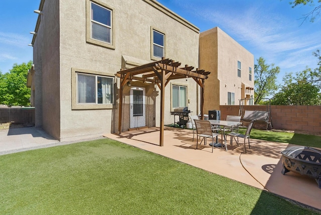2115 Cortina Loop SE, Rio Rancho, NM 87124 - back of property featuring a pergola, stucco siding, and a patio area