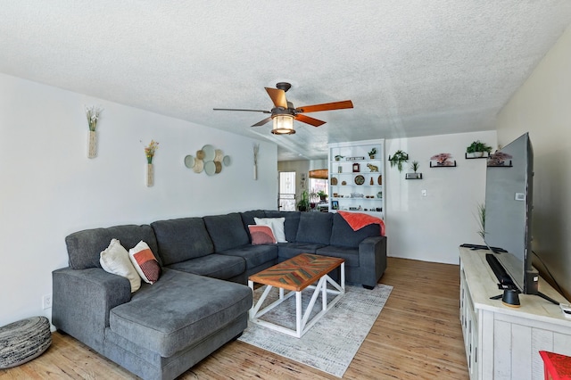 2724 Pennsylvania St NE, Albuquerque, NM 87110 - living area featuring light wood-style floors, ceiling fan, and a textured ceiling
