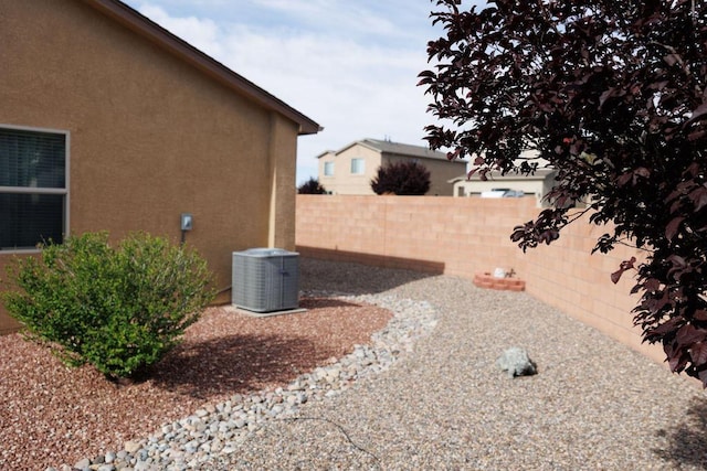 1019 Jacobs Dr NE, Rio Rancho, NM 87144 - view of yard featuring cooling unit