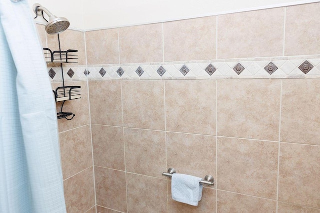 1019 Jacobs Dr NE, Rio Rancho, NM 87144 - bathroom with a tile shower