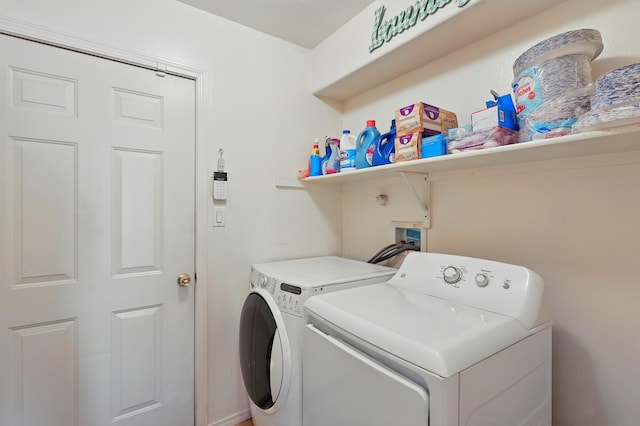 117 El Mundo Rd, Rio Communities, NM 87002 - laundry room with washer and dryer