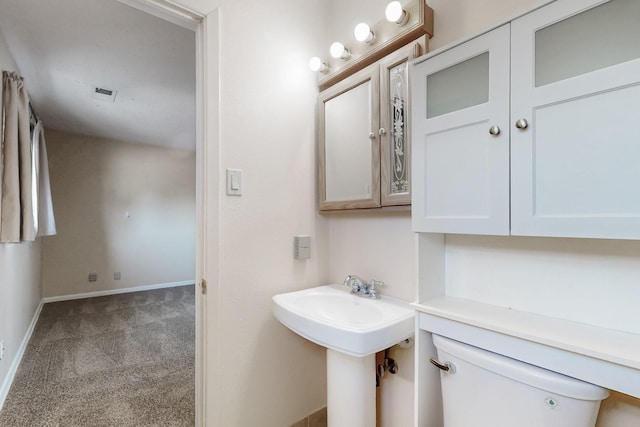 508 San Juan De Rio Dr SE, Rio Rancho, NM 87124 - bathroom featuring toilet, baseboards, and a sink
