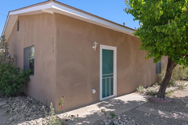 2012 Foothill Dr SW, Albuquerque, NM 87105 - doorway to property with a patio area and stucco siding