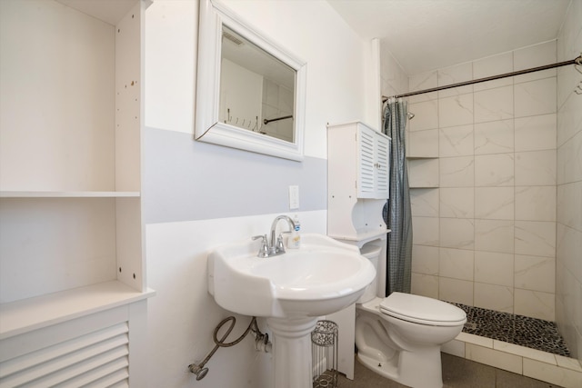 4509 Tottle Ave NW, Albuquerque, NM 87114 - bathroom with toilet and tiled shower