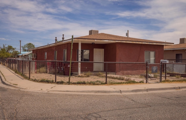 922 W Gilbert Ave, Belen, NM 87002 - photo 1