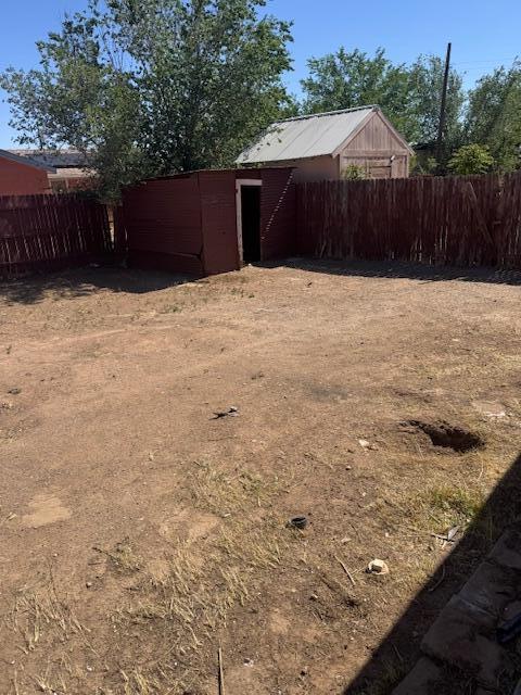 1212 W Reinken Ave, Belen, NM 87002 - view of yard
