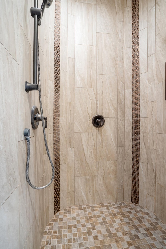 405 Holt Ct NE, Rio Rancho, NM 87124 - bathroom featuring tiled shower
