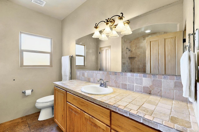 1 Seasons Cir, Placitas, NM 87043 - bathroom with vanity, tiled shower, toilet, backsplash, and a chandelier