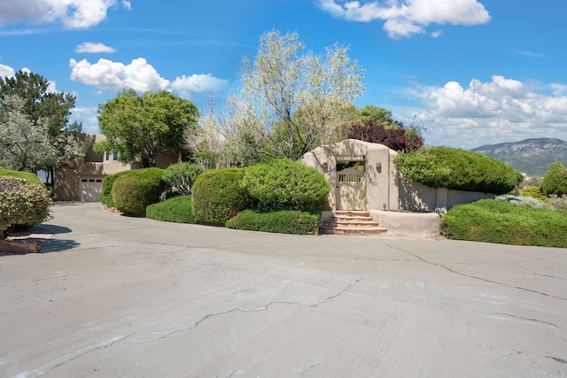 1572 Eagle Ridge Ct NE, Albuquerque, NM 87122 - surrounding community featuring driveway and a garage