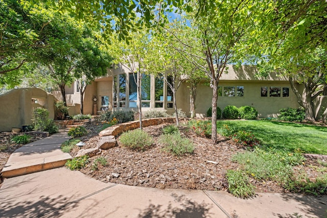 1572 Eagle Ridge Ct NE, Albuquerque, NM 87122 - view of front facade featuring stucco siding and a front lawn