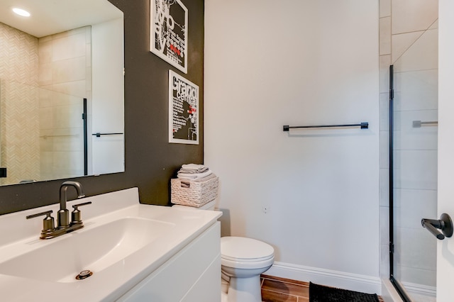 1608 Mammoth Way, Albuquerque, NM 87120 - bathroom featuring vanity, tiled shower, baseboards, toilet, and wood finished floors