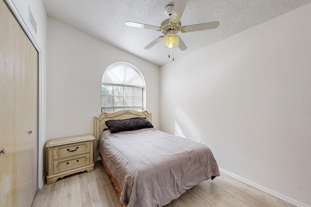 1128 Pandora Dr SW, Los Lunas, NM 87031 - bedroom with light wood-type flooring, a closet, a textured ceiling, baseboards, and a ceiling fan
