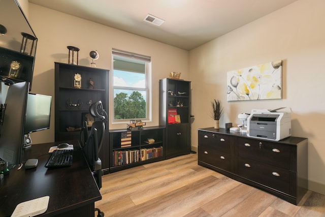 31 Express Blvd, Sandia Park, NM 87047 - office space featuring light wood-style flooring