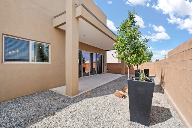 6527 Trestle Glen Rd NW, Albuquerque, NM 87120 - fenced backyard with a patio area