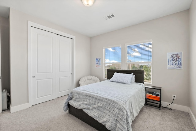 6527 Trestle Glen Rd NW, Albuquerque, NM 87120 - bedroom featuring carpet floors, baseboards, and a closet