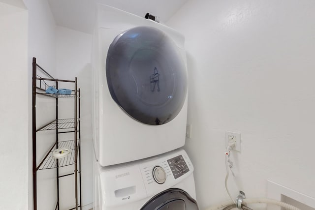 3801 Simms Ave SE, Albuquerque, NM 87108 - laundry room with stacked washing machine and dryer