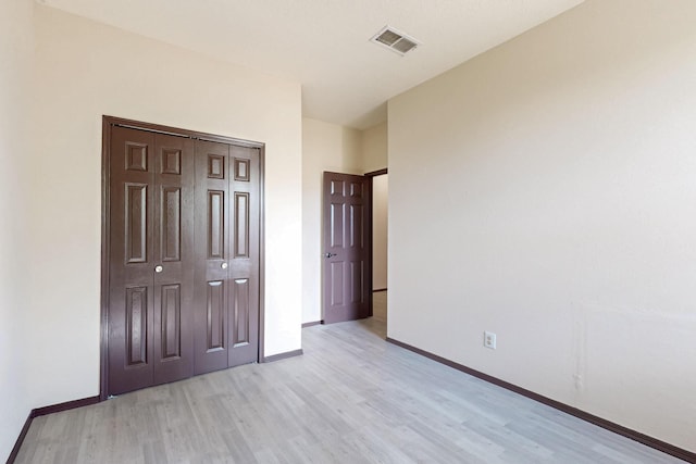 1375 Golden Eye Loop NE, Rio Rancho, NM 87144 - unfurnished bedroom with light wood finished floors, baseboards, and a closet